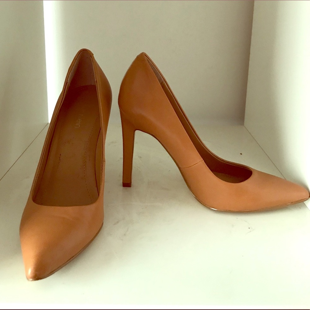 Calvin Klein tan pumps